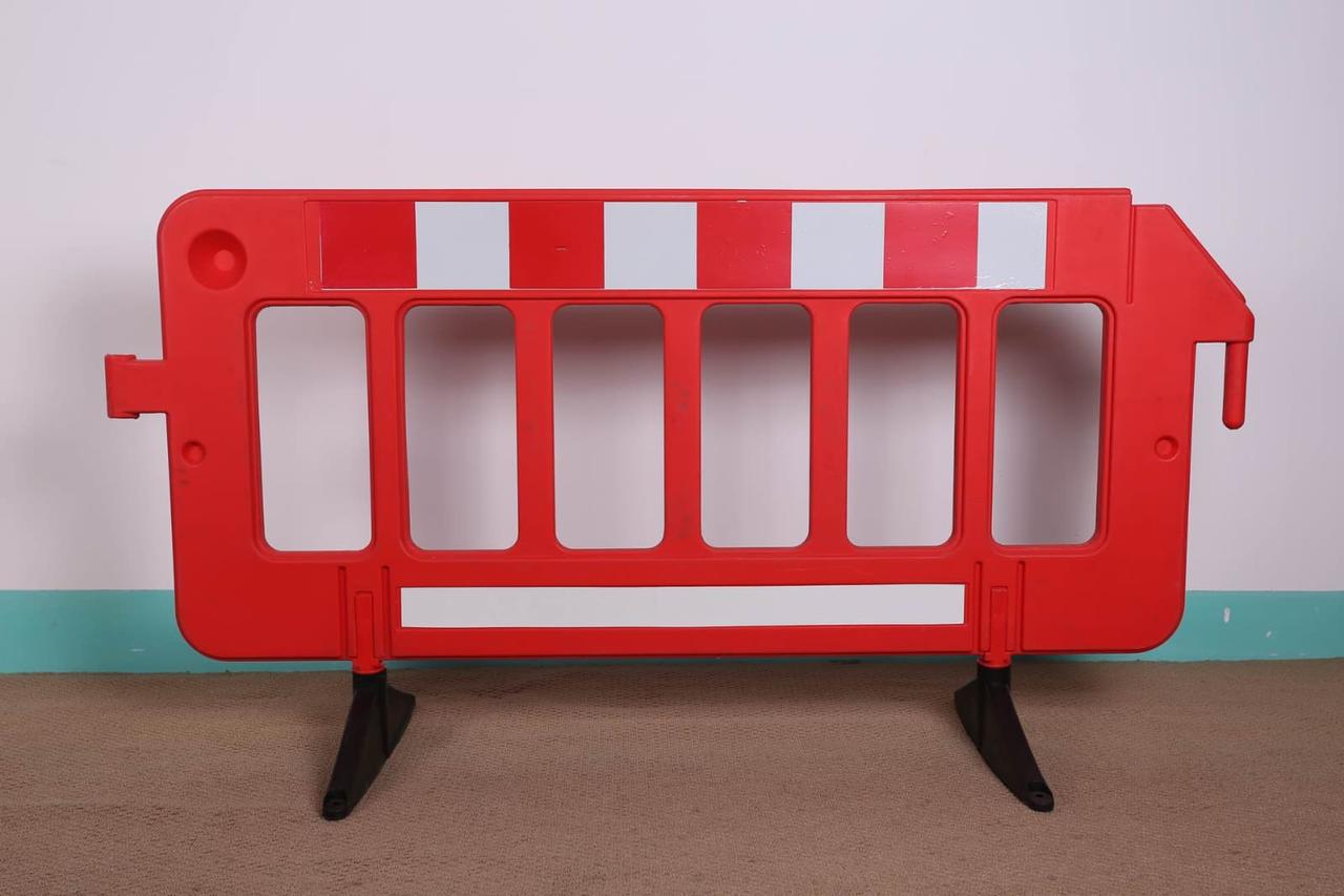 Барьер пластиковый штакетного типа