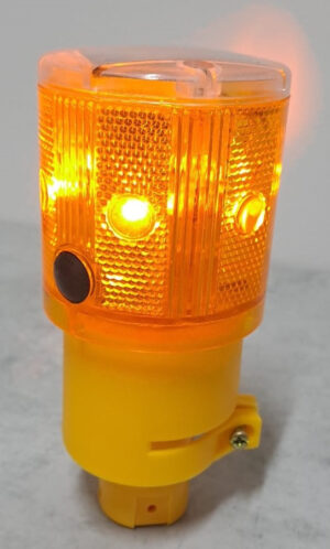 Маяк проблесковый дорожный на солнечной батарее.