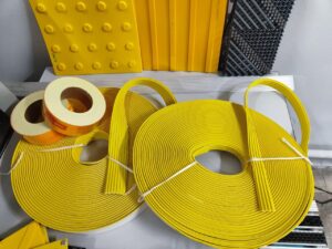 Лента тактильная самоклеящаяся желтая 50мм